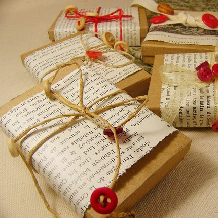eco gift wrap DIY - as seen on Design Sponge!