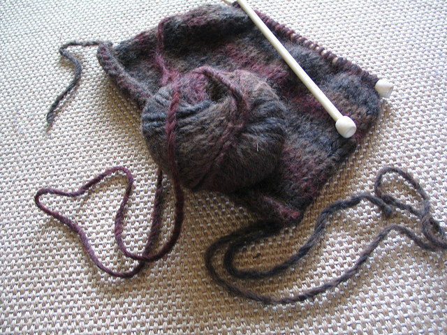 Newsflash: I am learning to knit!